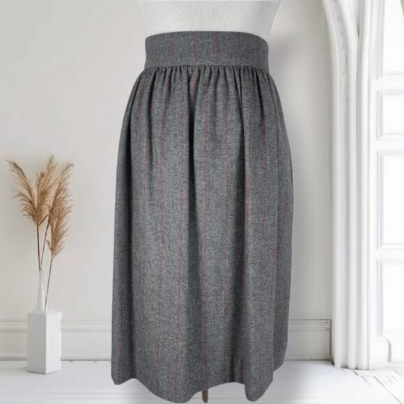 David Hayes Gray Pinstripe Wool Skirt Suit S 80s Does 40s Jacket Set Lucite Btns - Picture 7 of 12